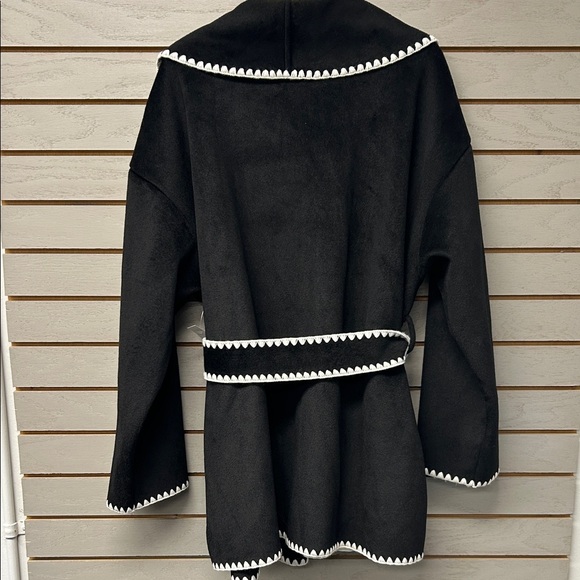 She + Sky Black and White Trimmed Robe - Picture 6 of 6